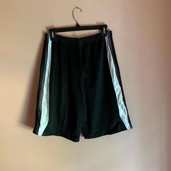 Men’s Sporty Shorts - Picture 2 of 3